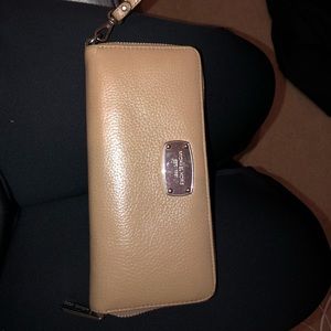 Michael Kors Wristlet/Wallet